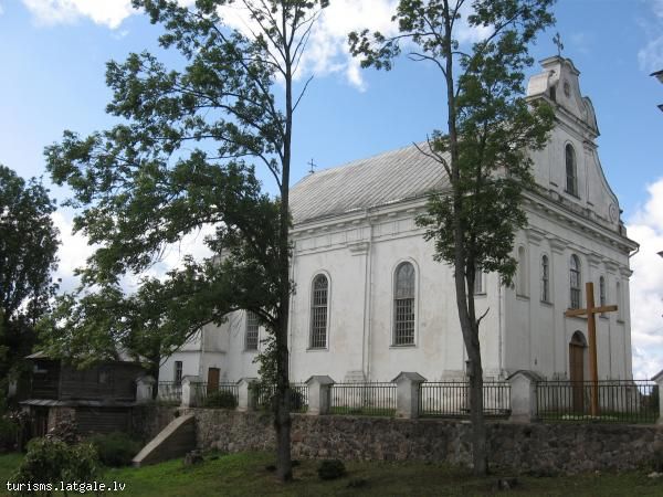 Landskoronas-Vissvetas-Trisvienibas-katolu-baznica 